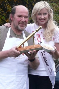 Last year's champ Ian Bishop, Miss Scotland and the winning porridge. Photo Aileen Cairney 
