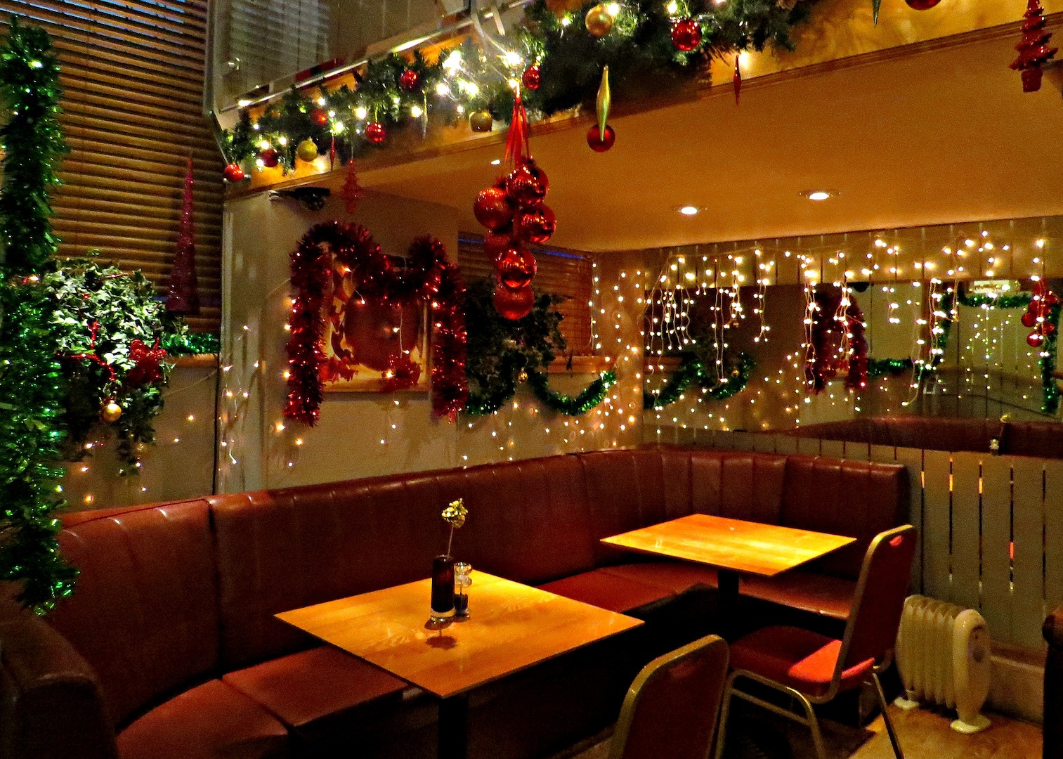 Restaurant Christmas Decorations | 5pm Food & Dining Blog