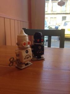 Salt 'n' pepper bots: 'Take me to your condiments, Earthling'