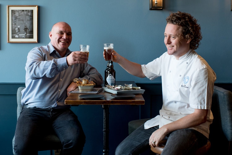 Kenny Webster, MD Isle of Skye Brewing Co, sups Yer Ben with Tom Kitchin.