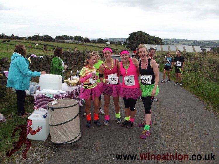 Fancy dress and fino. Pic from Wineathlon.